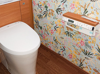 トイレリフォーム 花柄アクセントが華やかなトイレ