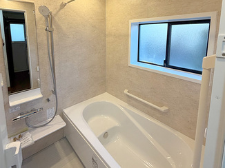 バスルームリフォーム 4面同色で叶える洗練された空間のバスルーム