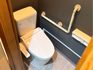 トイレリフォーム 和式から洋式へ、幅広い年代が安心して利用できる店舗トイレ