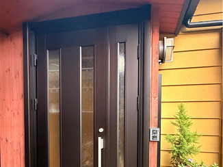 玄関ドアリフォーム 住まいの顔を美しく整えた玄関ドア＆使い勝手を変えずに一新した食洗機